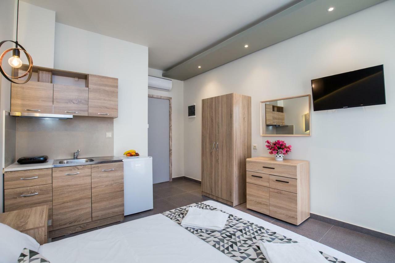 Studios & Apartments Elisabeta يميناريا المظهر الخارجي الصورة