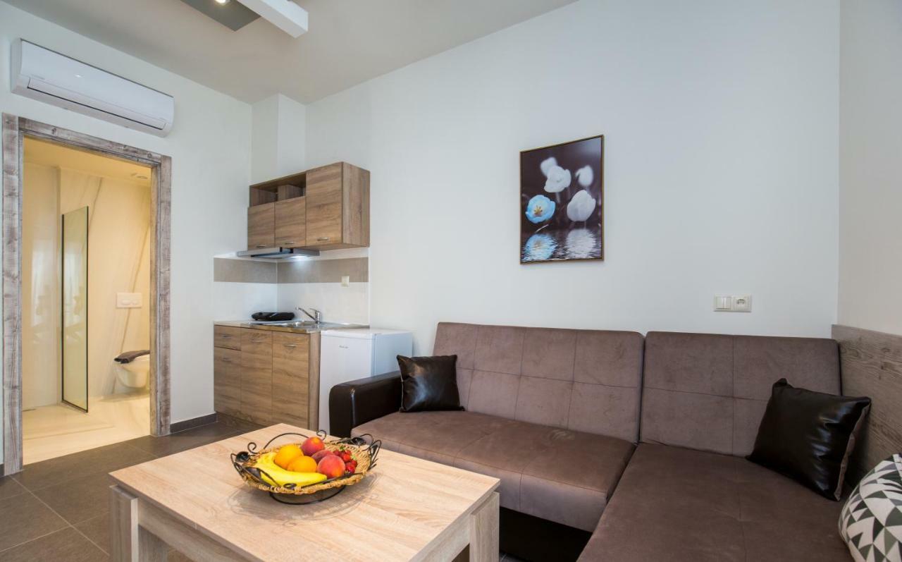 Studios & Apartments Elisabeta يميناريا المظهر الخارجي الصورة